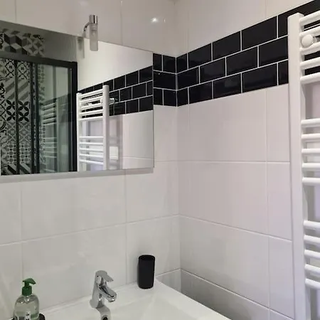 La Mome Joli A 15 Min Du Puy Dufou 別荘