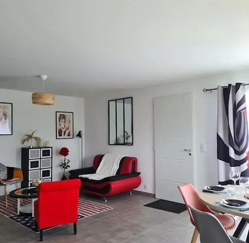 La Mome Joli A 15 Min Du Puy Dufou